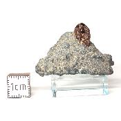 Bénitoite avec inclusion de Neptunite pierre brute 0006