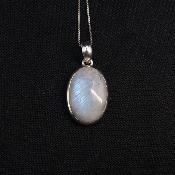 Pierre de Lune Bleutée Pendentif avec Monture en Argent 19551