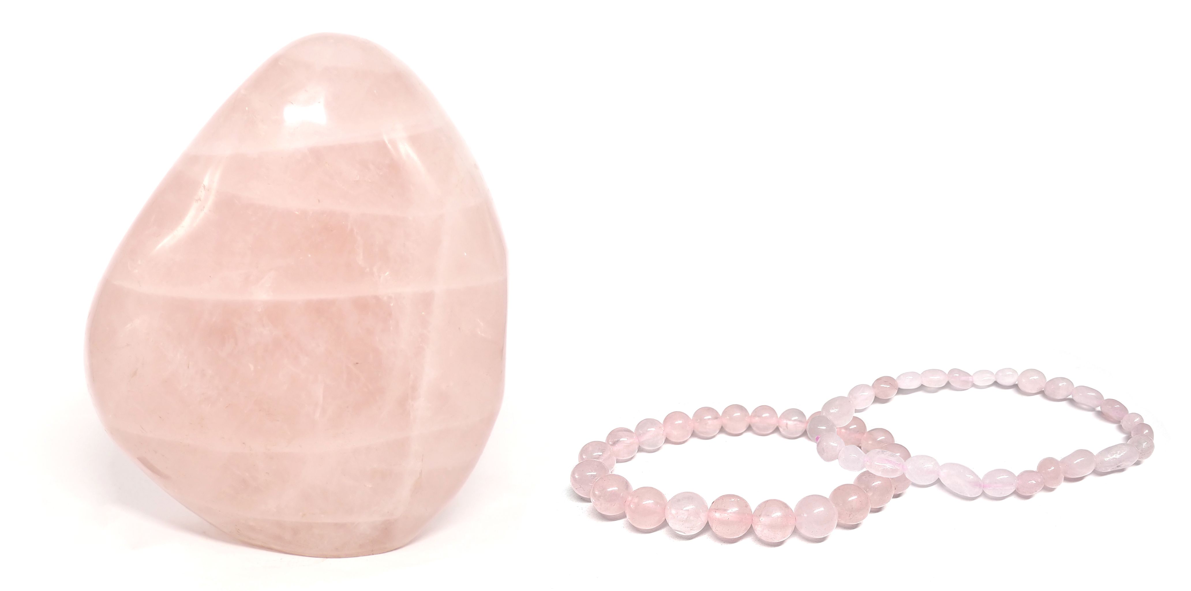 Photo de quartz rose en forme libre, bracelet boule et mini roul