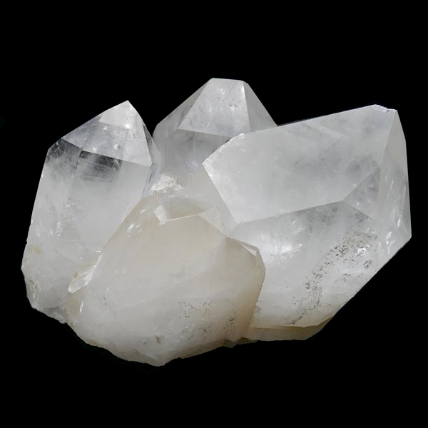 Photo d'un cristal de roche en amas brute
