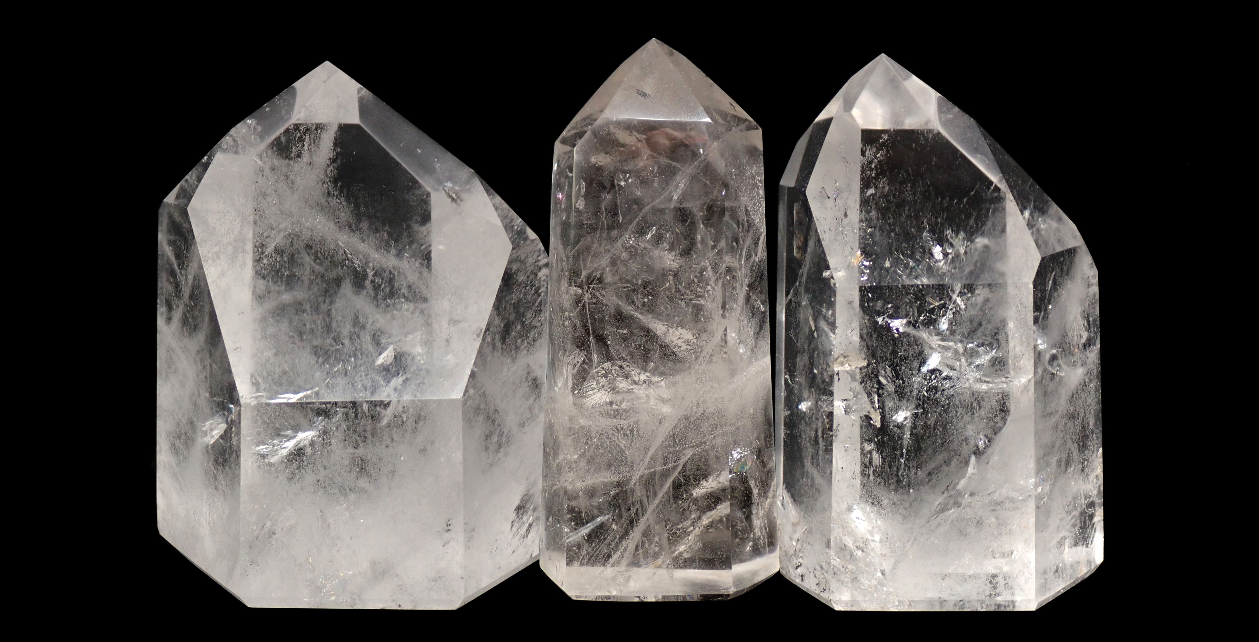 Photo de cristal de roche en pointe unique polie